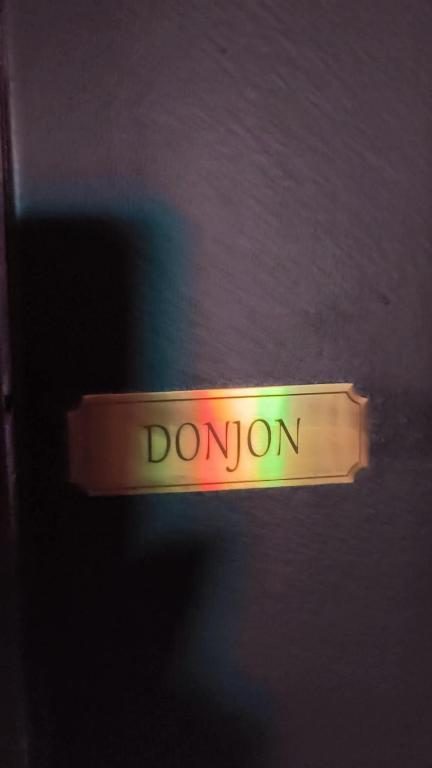 La plaque « Donjon »